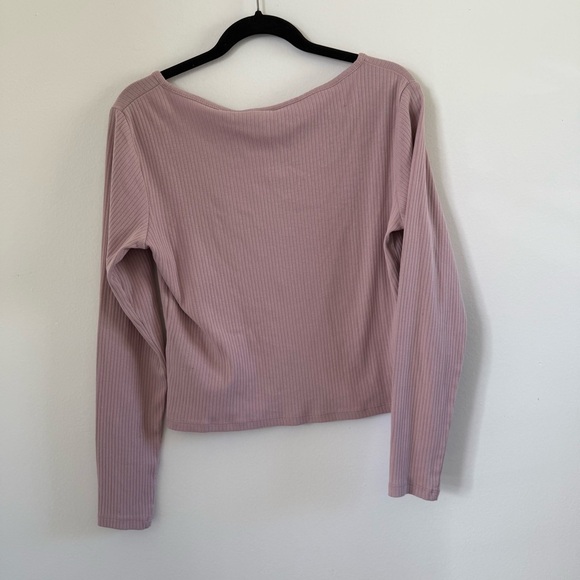 Levi's Ribbed Button-Up Long Sleeve Top
NWT - Picture 4 of 4